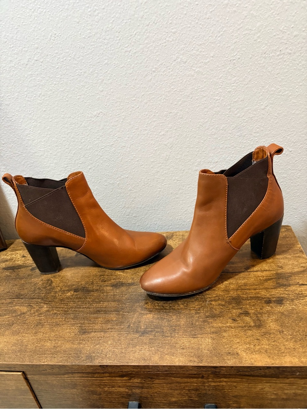 Johnston & Murphy Cognac Leather Block Heel Chelsea Booties Women’s Size 8